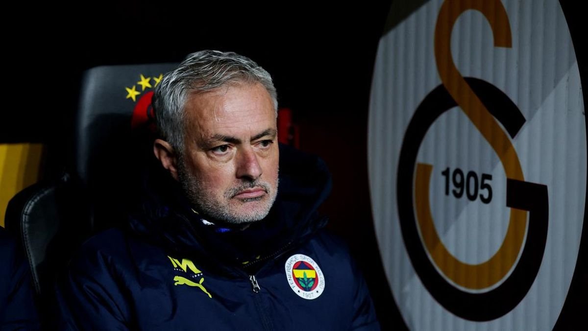 Mourinho Dituduh Rasis, Sebut Pemain Galatasaray Lompat Kayak Monyet