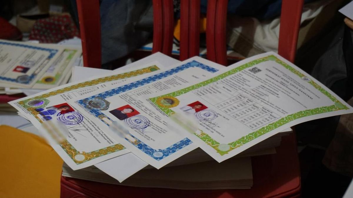 Viral Ijazah SMAN Colomadu Jadi Kertas Bungkus Lele Bakar