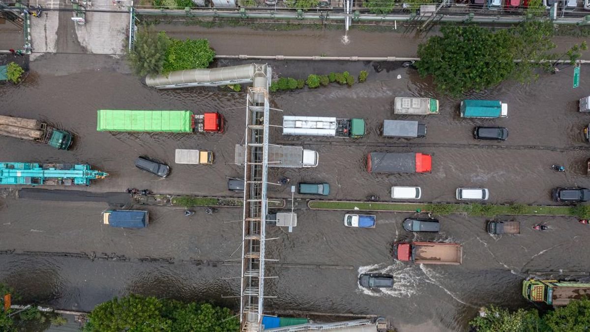 Penampakan Banjir Jalur Pantura Semarang-Surabaya dari Udara