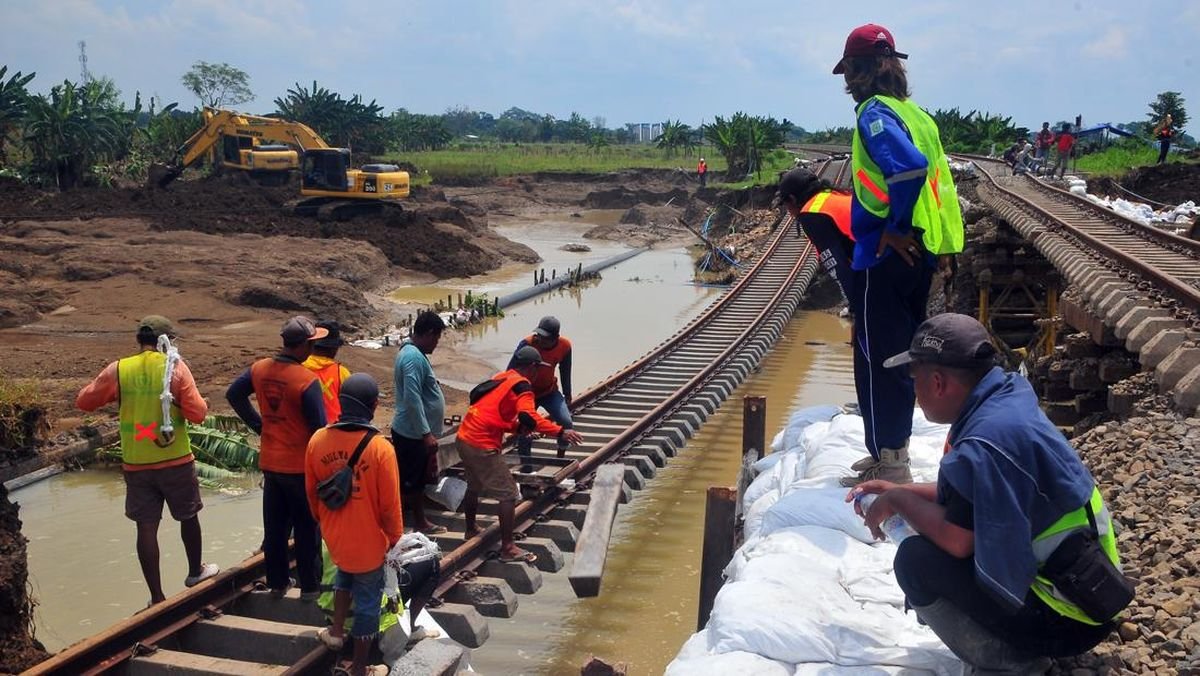 30 Perjalanan KA Semarang-Surabaya Masih Dialihkan Imbas Banjir