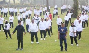 Mendagri Tito Semangat Ikut Senam Pagi di Retreat Mageleng