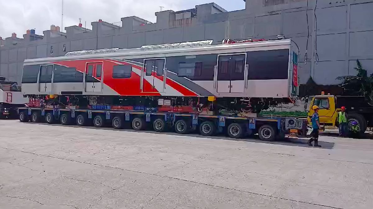 Satu Trainset KRL Impor dari China Tiba di RI