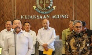 Jaksa Agung Bantah Bersaing dengan KPK dan Polri Usut Korupsi