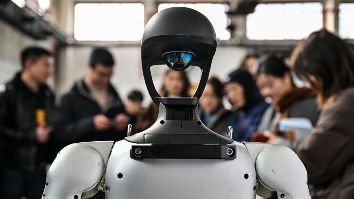 Aksi Memukau Robot-robot AI Canggih di Shanghai