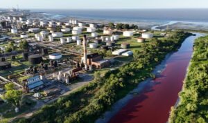 Air Sungai di Buenos Aires Mendadak Berubah Merah