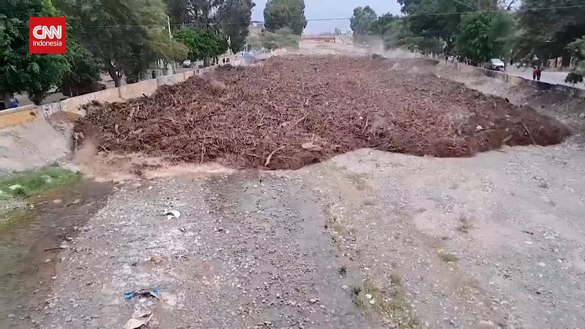 Detik-detik Banjir Bandang Akibat Hujan Badai Terjang Peru