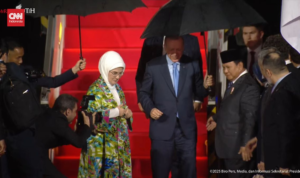 Momen Prabowo Sambut Erdogan saat Gerimis di Halim