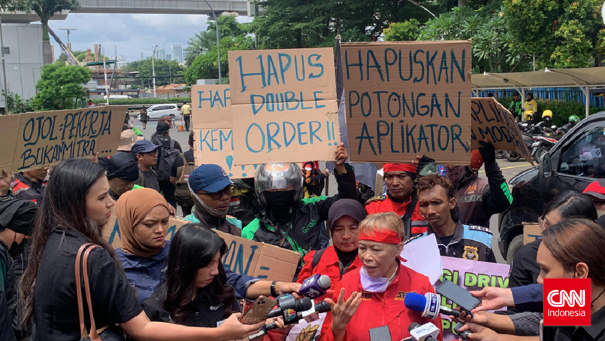 Massa Driver Ojol Geruduk Kantor Kemnaker Tuntut Hak Dapat THR