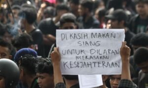 Rangkaian Aksi Lanjutan 'Indonesia Gelap': dari Padang hingga Malang