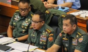 Komisi I DPR Tiba-tiba Rapat Sampai Malam Kebut Bahas RUU TNI di Hotel