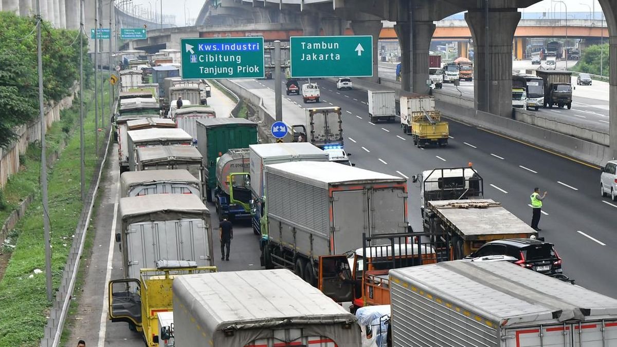 Pengusaha Truk Mulai Mogok Operasi Protes Larangan Melintas Saat Mudik