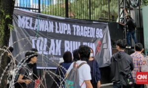 Demo Tolak UU TNI di Malang, LBH Sebut 6 Pedemo Ditangkap & 10 Hilang