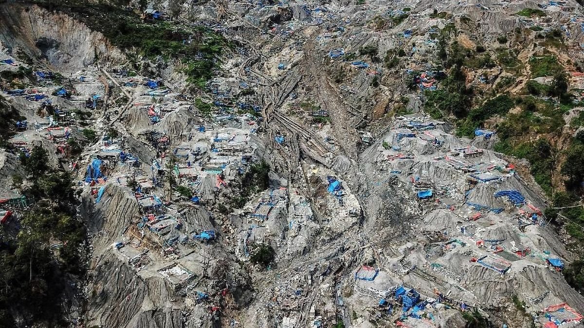 Tambang Emas Ilegal Gunung Botak Maluku Longsor, 7 Tewas