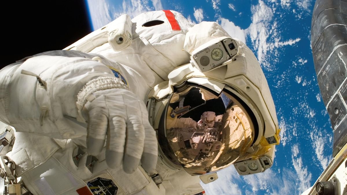 Bagaimana Astronaut Berwudhu di Luar Angkasa?