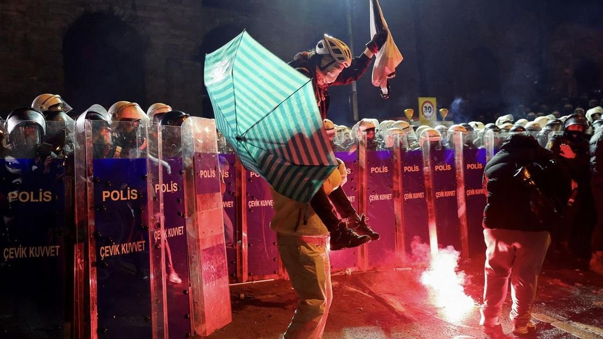 Gelombang Demo Protes Penangkapan Wali Kota Istanbul Meluas