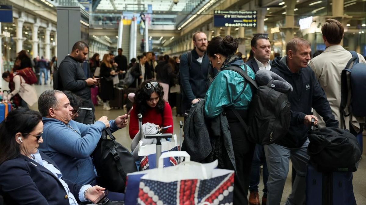 Bandara Heathrow di London Kembali Beroperasi Usai Kebakaran Gardu