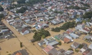 Seorang Warga Hilang Terseret Banjir di Jatiasih Bekasi