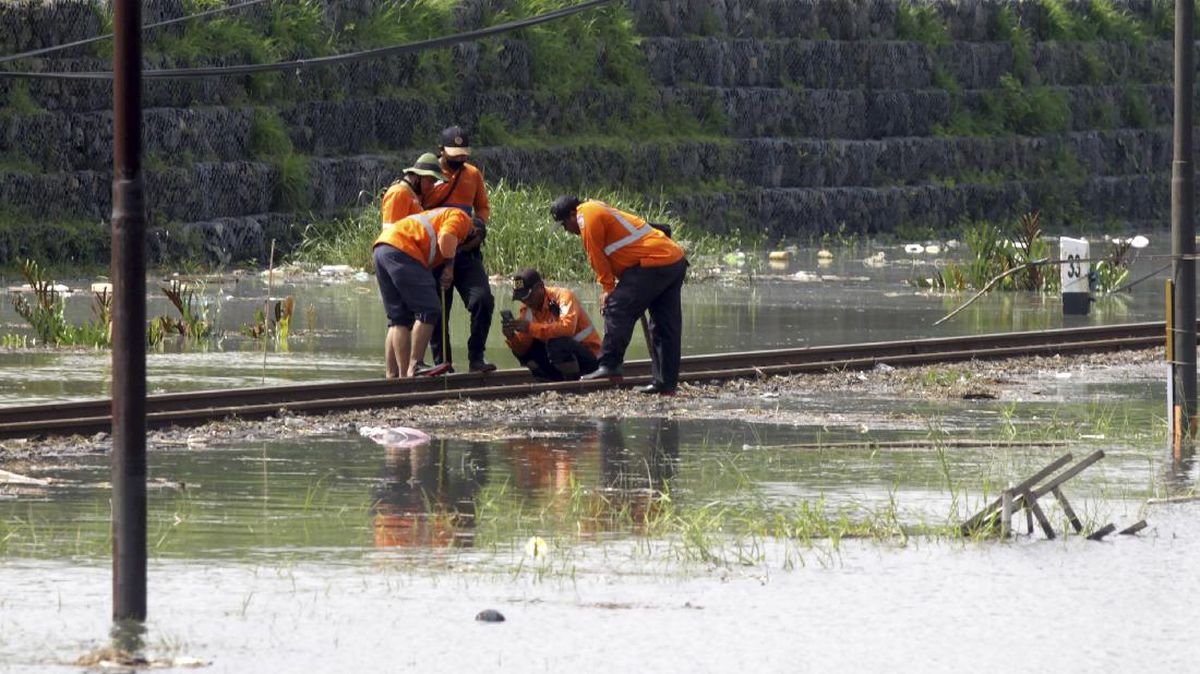 Jalur KA Stasiun Gubug-Karangjati Ditutup Imbas Banjir