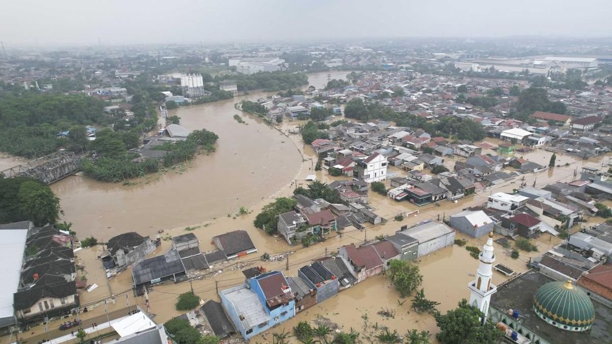 Penyebab Banjir Parah Bekasi yang Bikin Lumpuh Aktivitas Warga