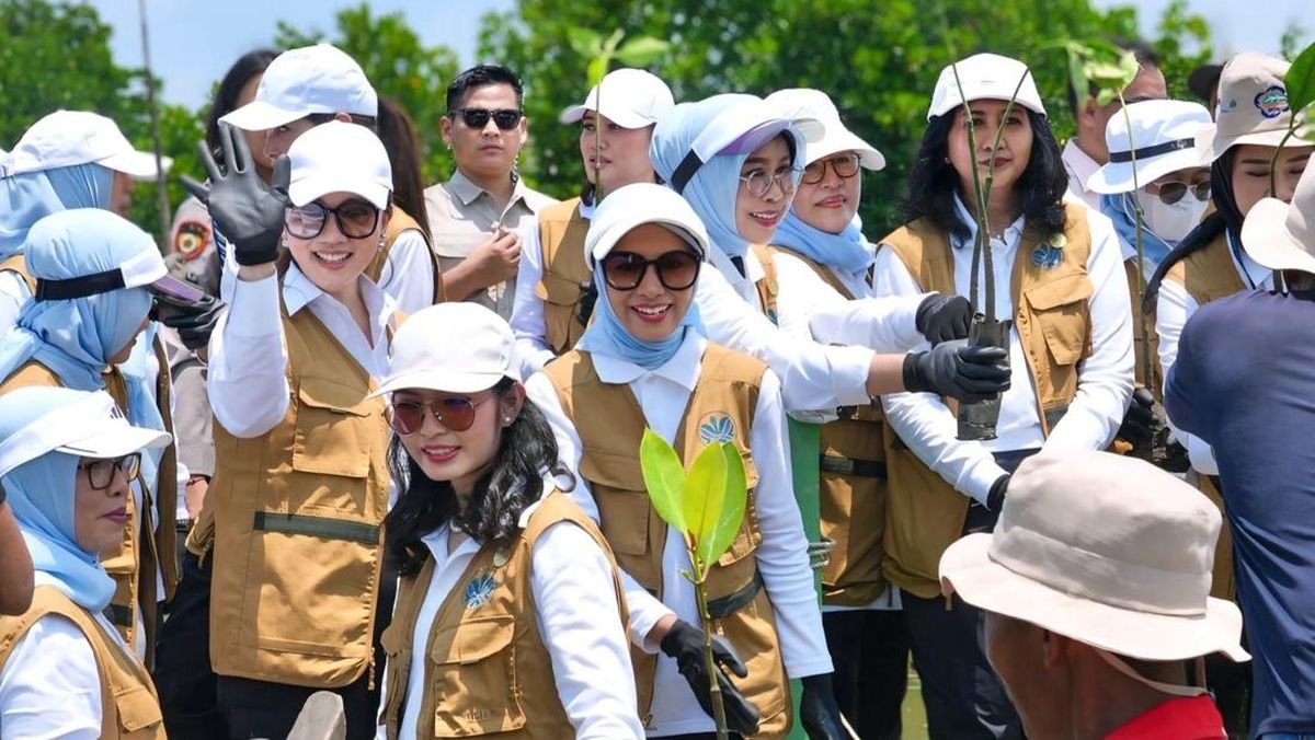 Istri Mensos Dukung Pemberdayaan Komunitas Mangrove Lewat Aksi Rutin