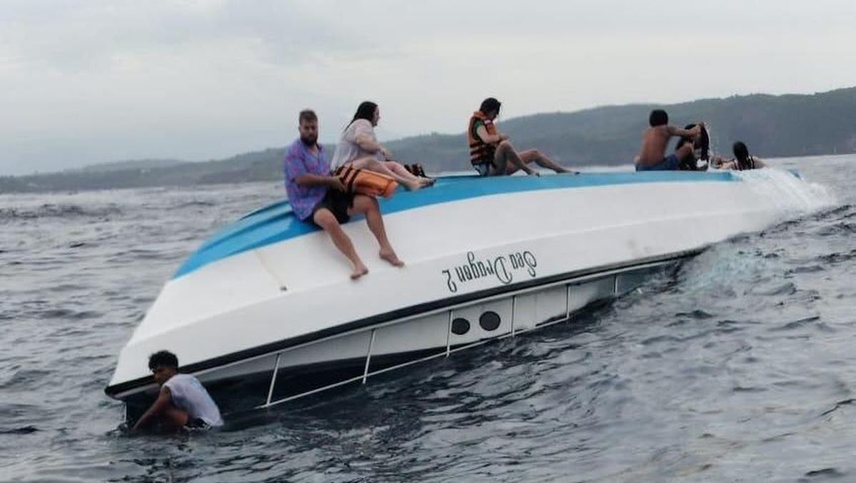 Boat Snorkeling Angkut Belasan WNA Terbalik di Bali, Satu Turis Tewas