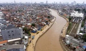 Pemerintah Lanjutkan Normalisasi Sungai Ciliwung, Target Selesai 2026