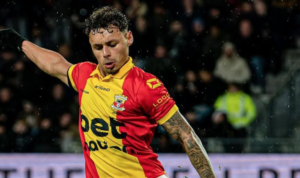 Go Ahead Eagles Hajar PSV, Dean James Main 90 Menit