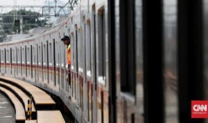 Listrik di Stasiun Bekasi Padam Imbas Banjir