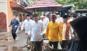 Tanpa Agenda Politik, Bahlil Kunjungi Ponpes Tebuireng dan Ziarah