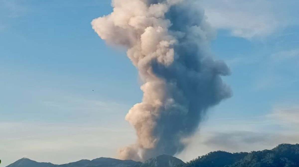 Gunung Dukono Maluku Utara Erupsi, Sembur Abu Sampai 2 Ribu Meter