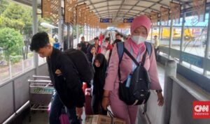 Ribuan Pemudik Pejalan Kaki dari Jawa Tiba di Bakauheni