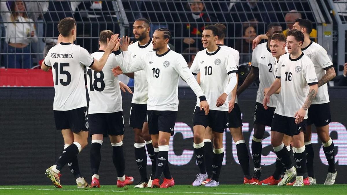 Hujan Gol, Jerman Singkirkan Italia