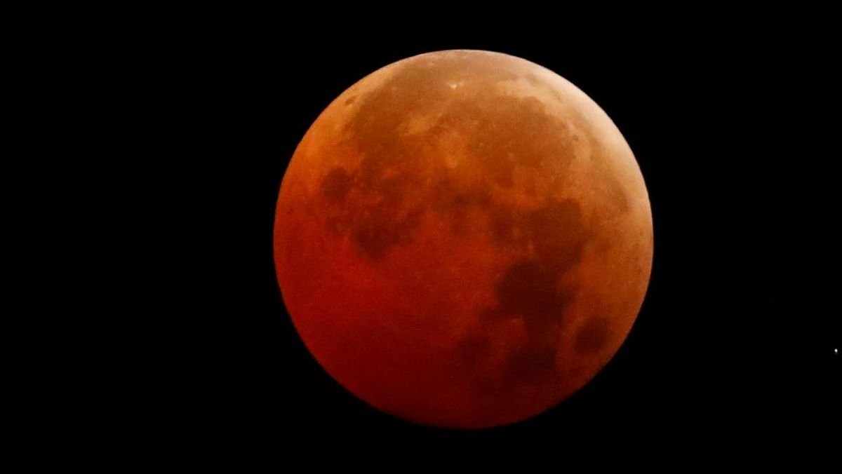 Keindahan Gerhana Blood Moon di Berbagai Penjuru Dunia