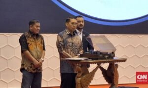 Kemenbud Luncurkan Vinyl 8 Versi Lagu Indonesia Raya