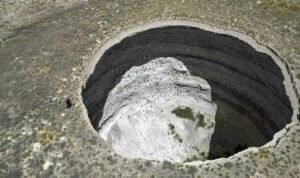 Penyebab Sinkhole Sedalam 8 Meter Muncul di Tulungagung