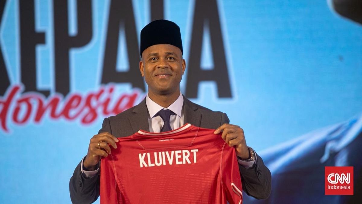 Media Australia Sebut Kluivert Pelatih Medioker, Sama Seperti Popovic