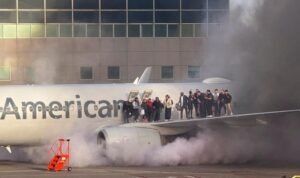 Kronologi Pesawat American Airlines Terbakar di Bandara Denver AS