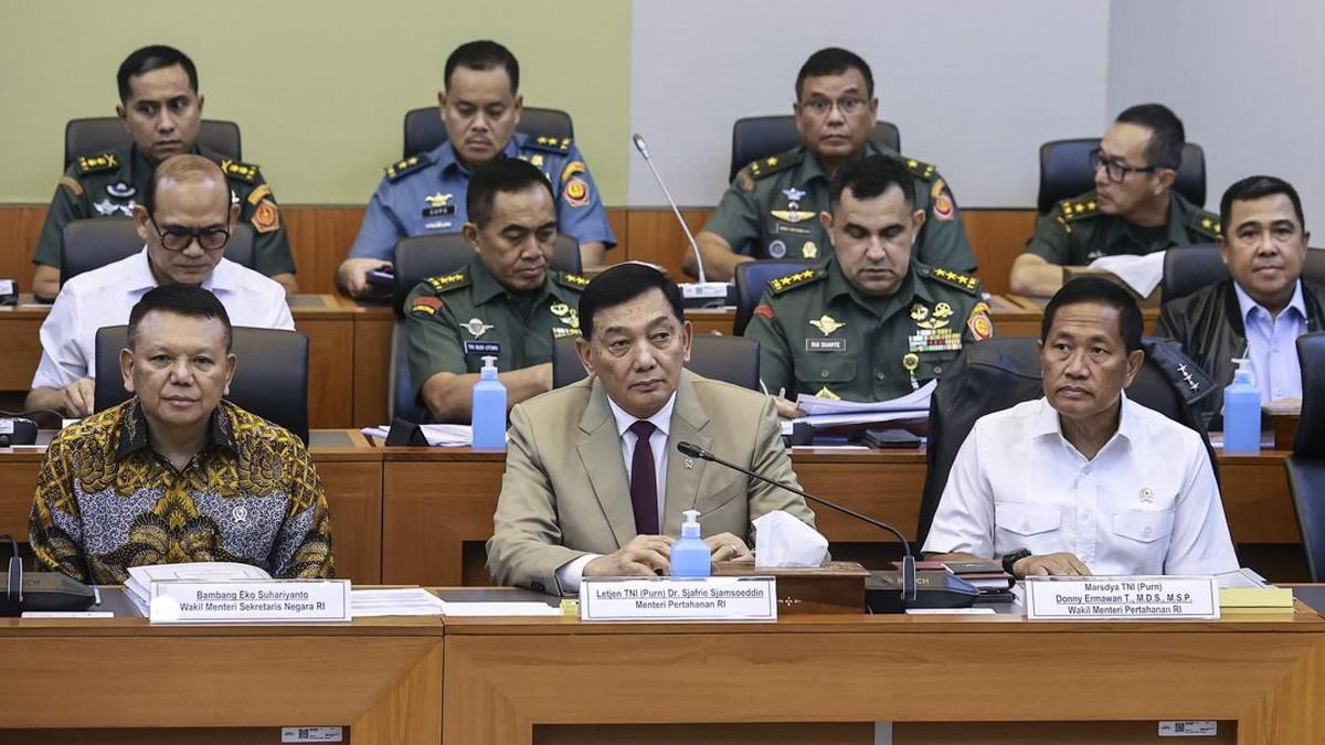 Komisi I DPR Kembali Gelar Rapat Bahas RUU TNI di Hotel Fairmont