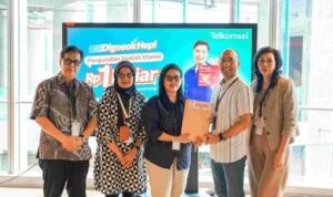 Telkomsel Bagi THR Lebaran Miliaran Rupiah Lewat Program Digosok Hepi