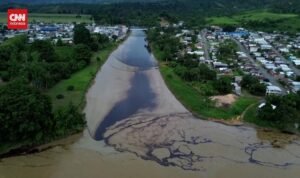 Pipa Bocor Akibat Longsor, Minyak Tumpah Cemari Sungai Ekuador