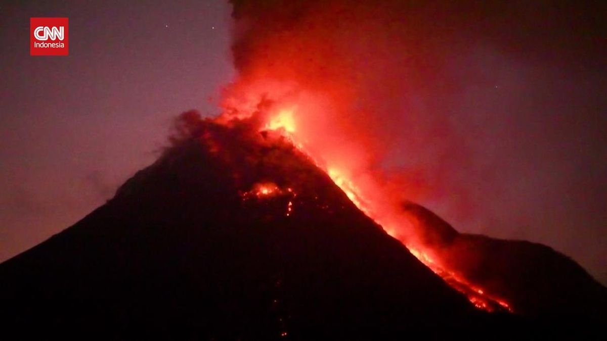 Gunung Lewotobi Laki-laki Erupsi Lagi Malam Ini