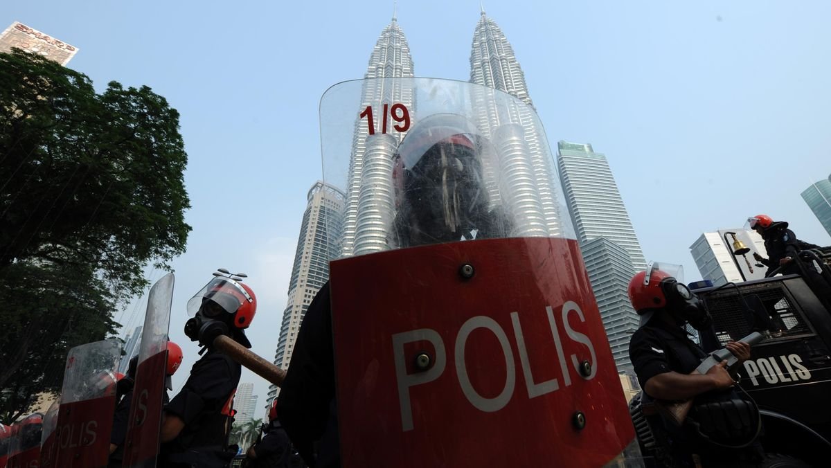 Malaysia Razia Pesta Gay di Bharu Kelantan, Bekuk 20 Pria